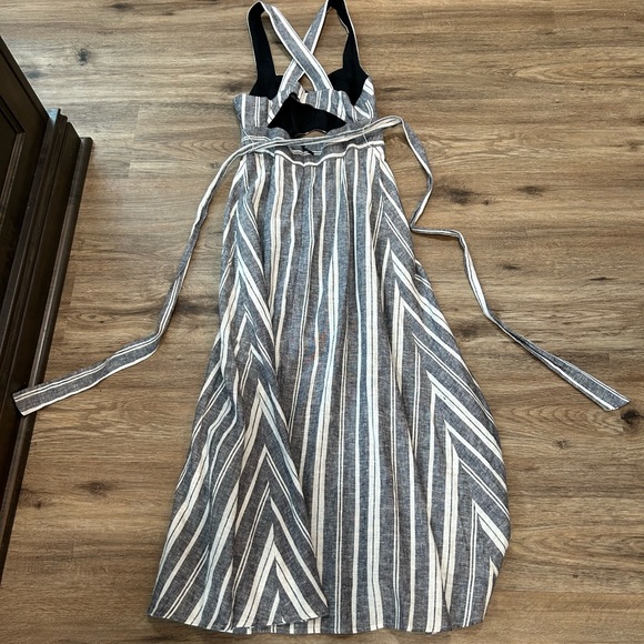 BCBG Max Azaria cut out sleeveless cross back dress - Picture 5 of 16